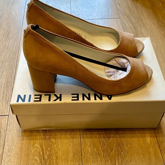Anne Klein Block Heel Peep-Toe Pump Size 7 Natural - Picture 4 of 10